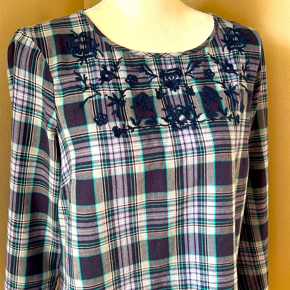 Talbots navy plaid embroidered scalloped hem long sleeve top. EUC